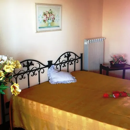 לינה וארוחת בוקר Magnolia House