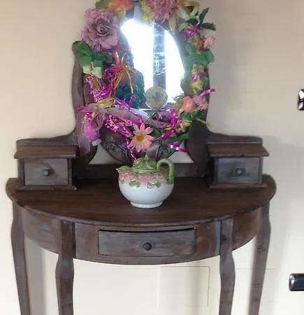 לינה וארוחת בוקר Magnolia House