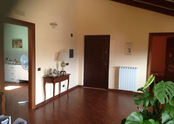 לינה וארוחת בוקר Magnolia House 2*