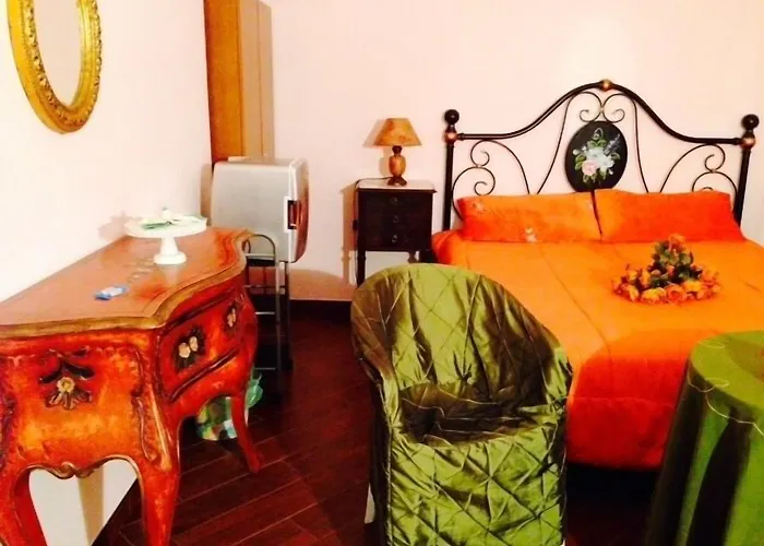 לינה וארוחת בוקר Magnolia House 2*