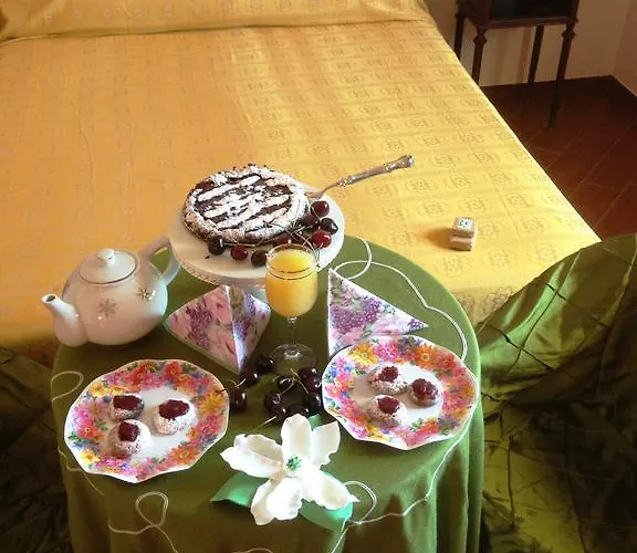 לינה וארוחת בוקר Magnolia House 2*