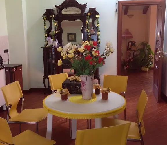 לינה וארוחת בוקר Magnolia House 2*