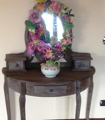 לינה וארוחת בוקר Magnolia House