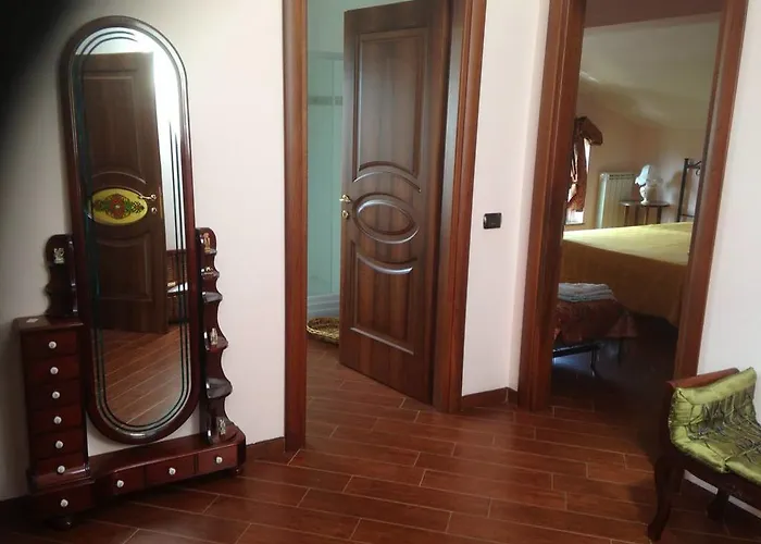 לינה וארוחת בוקר Magnolia House 2*